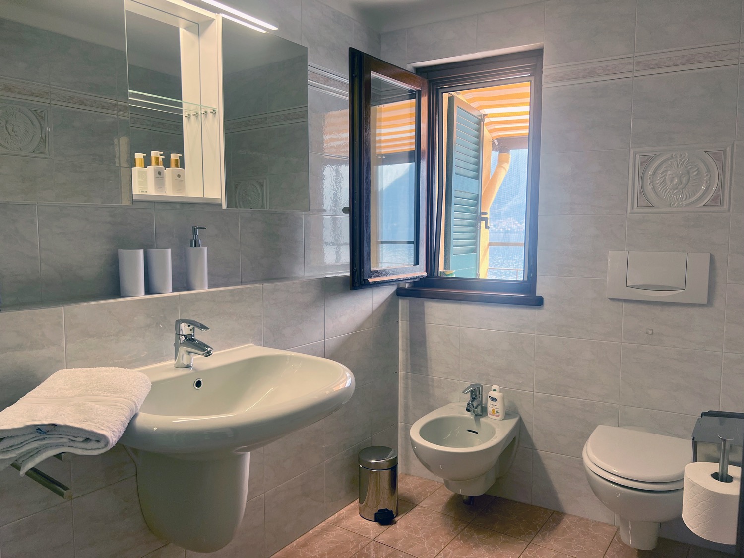 Toilet interior bathroom portal structure