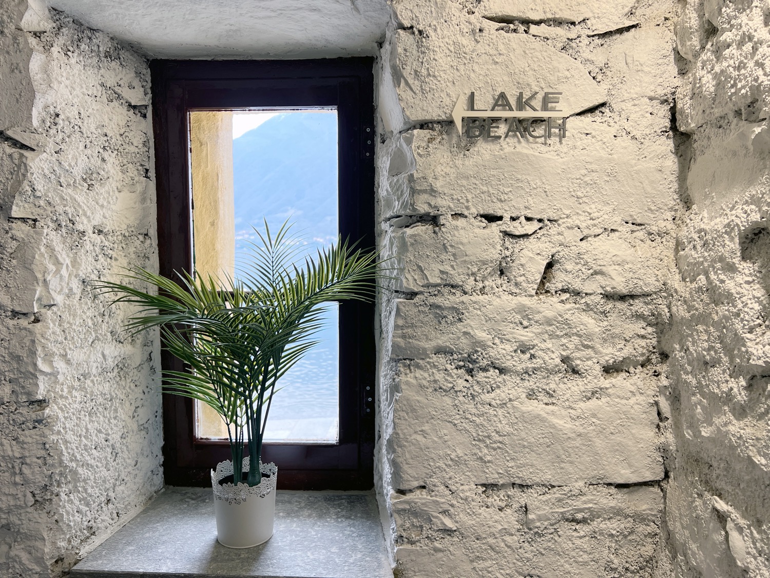 Decorative portal with plant structure