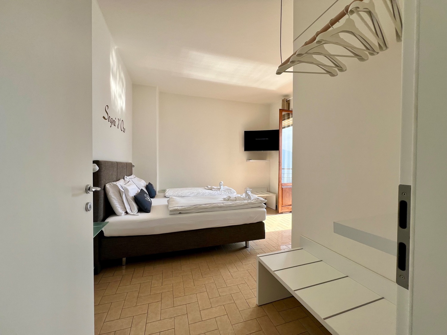 Bedroom furniture and housewares portal