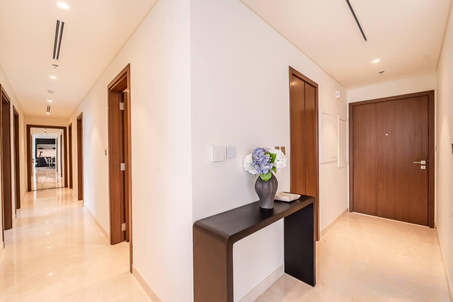 Wooden structure with flower bouquet